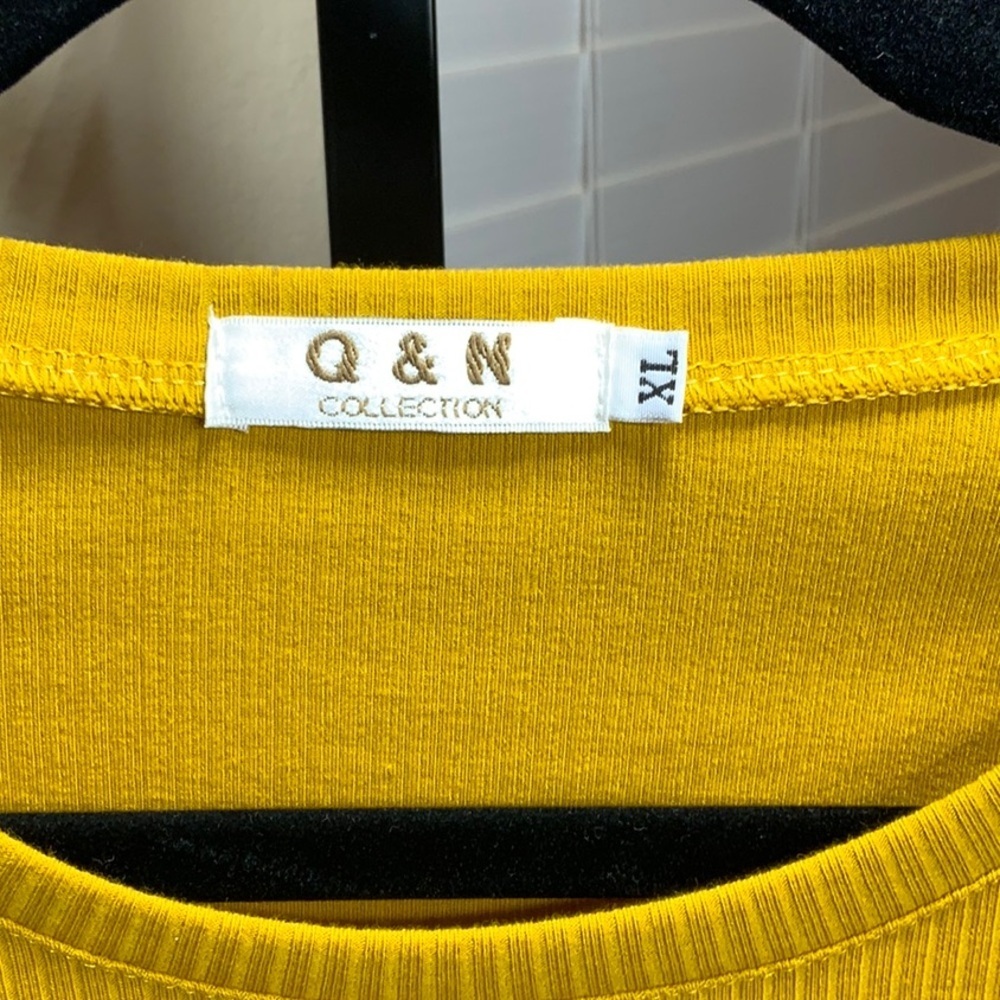 Q&N Women's Yellow Short Sleeve Blouse - Picture 5 of 9